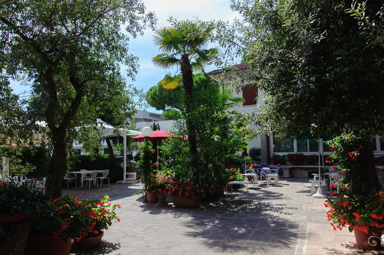 Hotel Nautic B&B Bellaria-Igea Marina Exterior photo